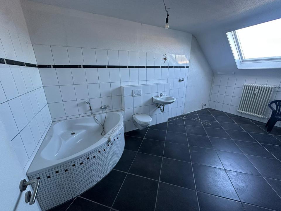 Thumbnail-Attraktive 4-Zimmer Dachgeschosswohnung (112 m²) in Solingen