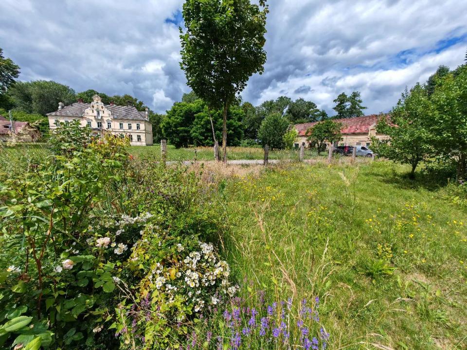 Thumbnail-Nebengebäude vom Schloss Rietzneuendorf mit 7000 qm Land