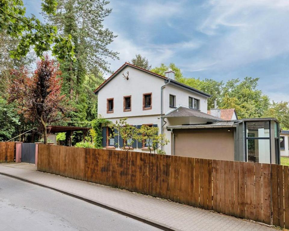 Thumbnail-Haus Frankfurt Oberrad Erbpacht direkt am Waldrand 7.5 Zimm
