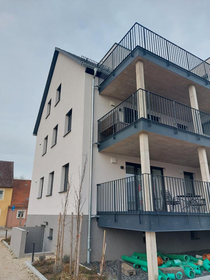 Thumbnail-2-Zi-Wohnung mit Balkon, EBK und Stellplatz in Wassertruedingen.