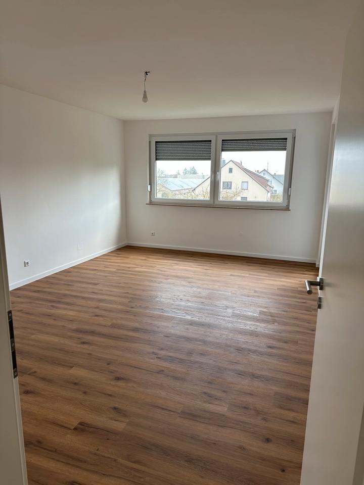 Thumbnail-Helle 3,5-Zi- Wohnung mit Balkon & Aufzug, viel Platz
