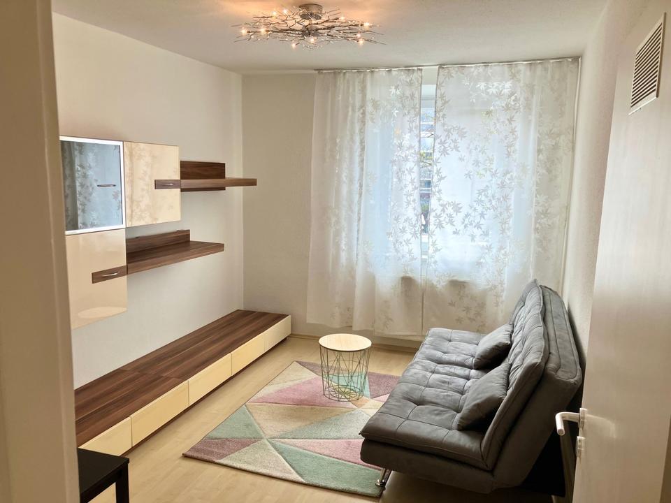 Thumbnail-kleine 2-Zimmer, Whng.m.Balkon,ca. 50m²,voll möbliert,prov.frei,