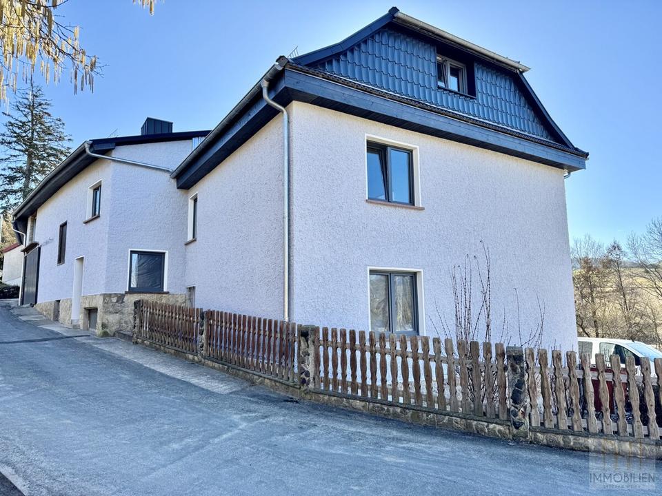 Thumbnail-Erstbezug nach Sanierung: Großzügige 6-Zimmer-Maisonette mit Kamin und Terrasse