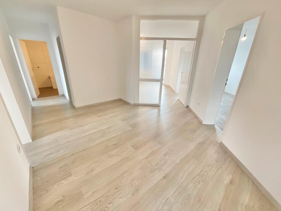 Thumbnail-Große 4 Zimmerwohnung ab 01.04.