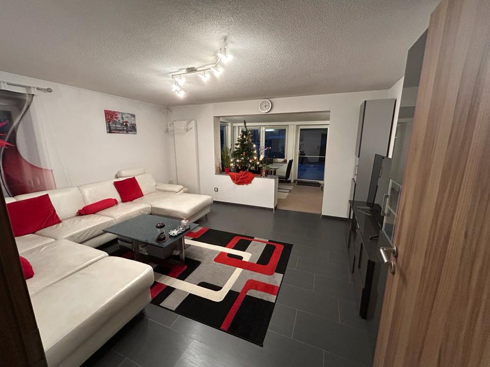 Thumbnail-Attraktive Doppelhaushälfte mit Garten und Wintergarten