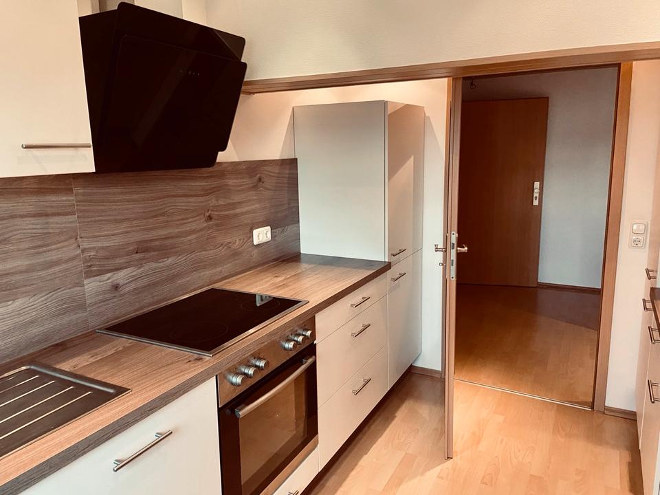 Thumbnail-Zwei-Zimmer-DG- Whg 80qm großer Balkon Badewanne EBK an Single