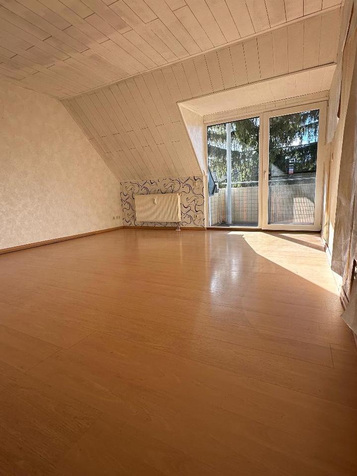 Thumbnail-lichtdurchflutete - frisch renovierte - 3 Raum DG Wohnung in ruhiger Lage mit Balkon