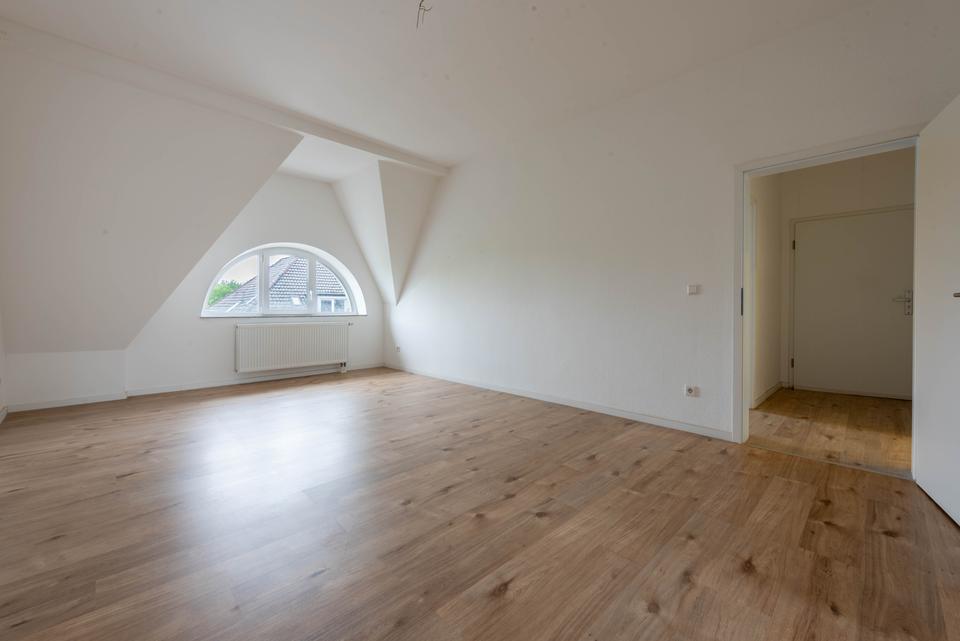 Thumbnail-Charmante Dachgeschosswohnung mit Balkon und Tageslichtbad