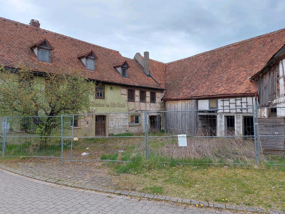 Thumbnail-Denkmalgeschützter Dreiseithof mit Gasthaus in Markt Nordheim