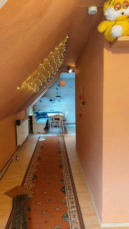 Thumbnail-2 12 Zimmer Wohnung ca. 90 qm unterm Dach Renovierungsbedarf