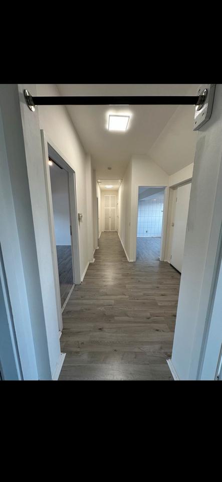 Thumbnail-4-Zimmer DG-Wohnung mit Spitzboden Zentral gelegen ab sofort