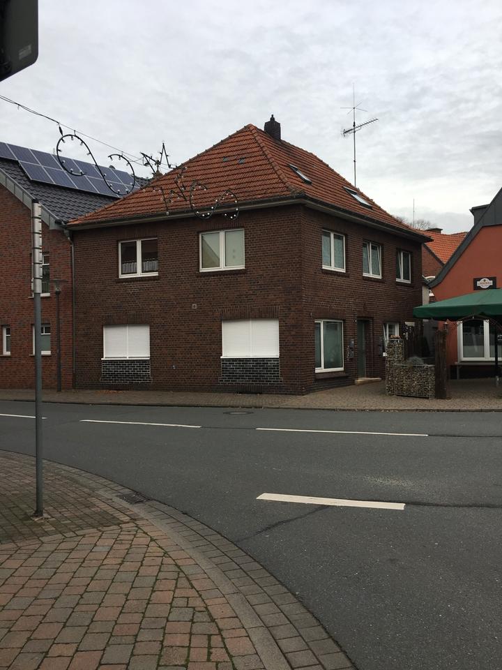Thumbnail-Mehrparteienhaus mit 4 Wohneinheiten