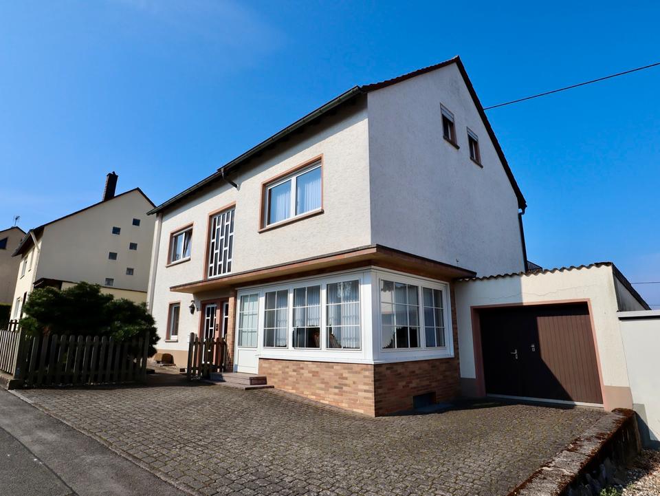 Thumbnail-Großzügiges Einfamilienwohnhaus mit Fernblick in Ürzig-Höhe
