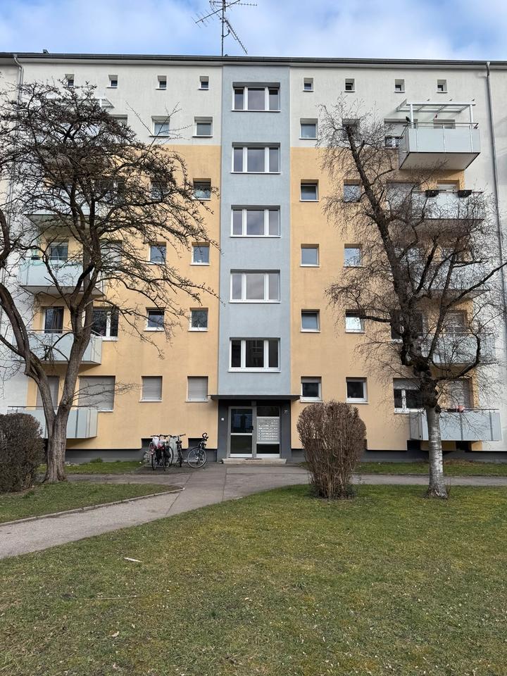 Thumbnail-Große 1-Zimmer Wohnung mit Balkon, zentrale Lage, Nähe Uni