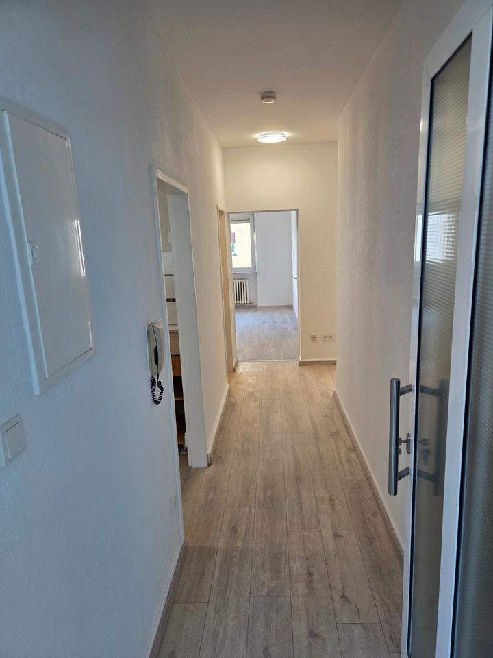 Thumbnail-Frisch renovierte helle 3 Zimmerwohnung mit Balkon, 500 m zur Htw