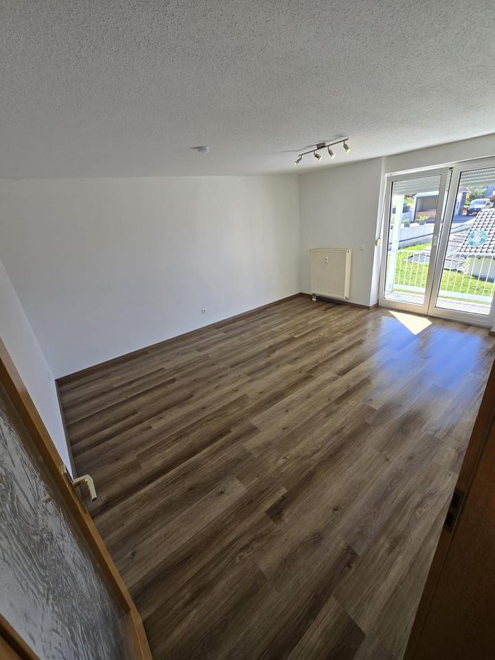 Thumbnail-3-Zimmer Wohnung komplett renoviert mit 2 Balkonen,Mietraching