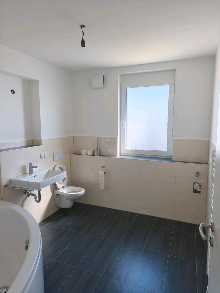 Thumbnail-Moderne 2-Zimmer-Wohnung mit Balkon, Tiefgarage und Keller