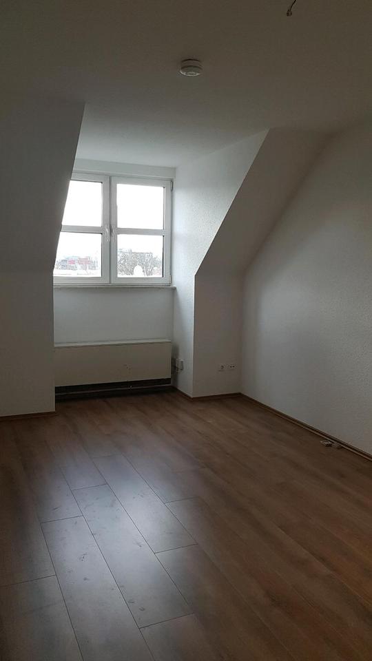 Thumbnail-Top Dachgeschoss Wohnung FFM Niederrad 1.190 ,- Warmiete