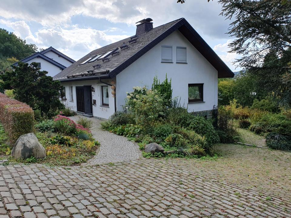 Thumbnail-Charmantes Einfamilienhaus mit großem Grundstück in zentr. Lage