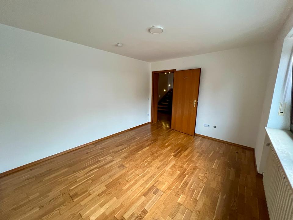 Thumbnail-WG-Zimmer für Flughafenmitarbeiter