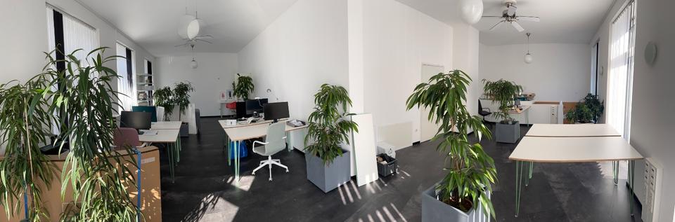 Thumbnail-Tisch in Gemeinschaftsbüro, 2 Plätze verfügbar