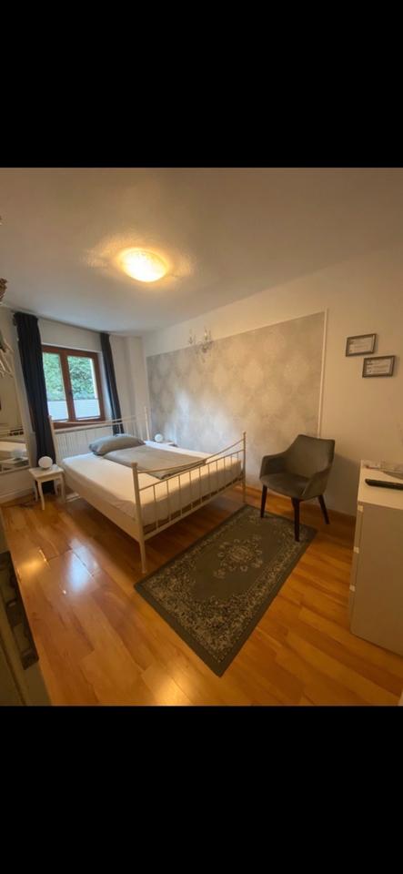 Thumbnail-Möbliertes Zimmer