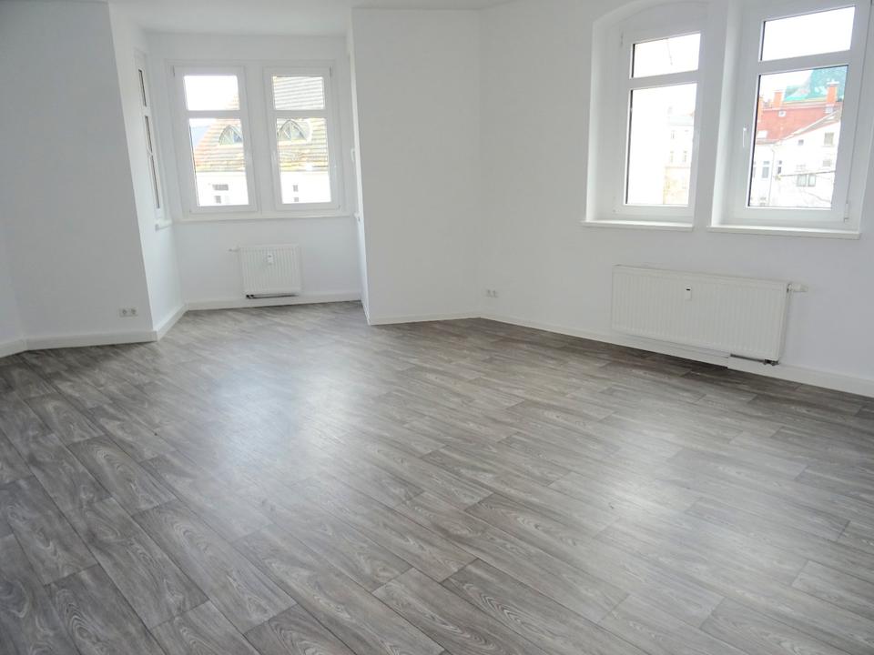 Thumbnail-* mit Küche * 3 Zimmer Dachgeschosswohnung in Werdau zu vermieten !