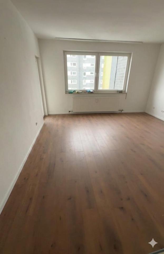 Thumbnail-Neu renovierte 3 Zimmer Wohnung zum Verkauf in Leverkusen