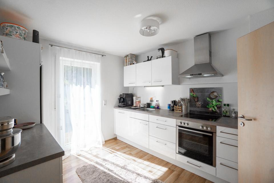 Thumbnail-Großzügige, helle 4-Zimmer-Wohnung mit 2Carports