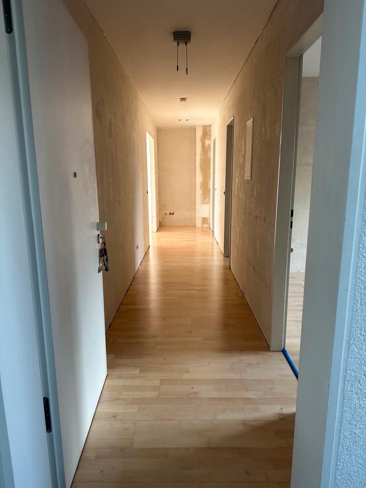 Thumbnail-2-Zi.-Wohnung 67 m² Balkon, komplett saniert, neue EBK -Uedesheim