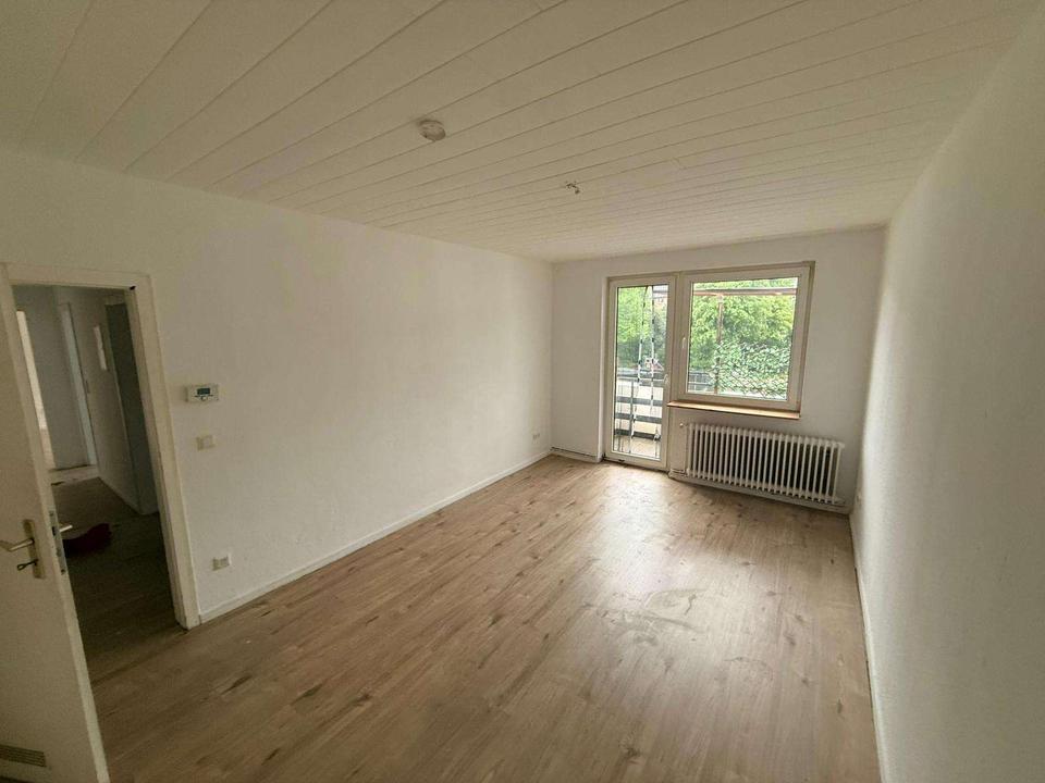 Thumbnail-Frisch renovierte 2,5 Zimmer Wohnung in Top Lage - inkl. Einbauküche und Balkon!