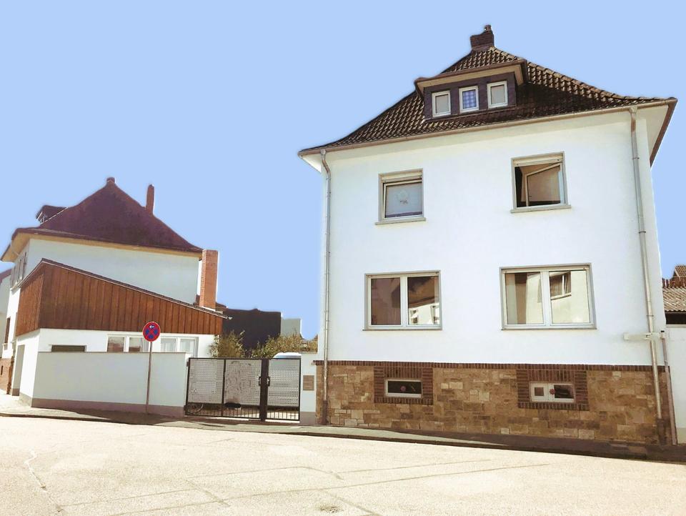 Thumbnail-Großzügiges Einfamilienhaus und Nebengebäude