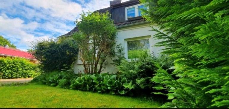 Thumbnail-zu verkaufen DOPPELHAUSHÄLFTE Itzehoe. Mit Garage & großem Garten