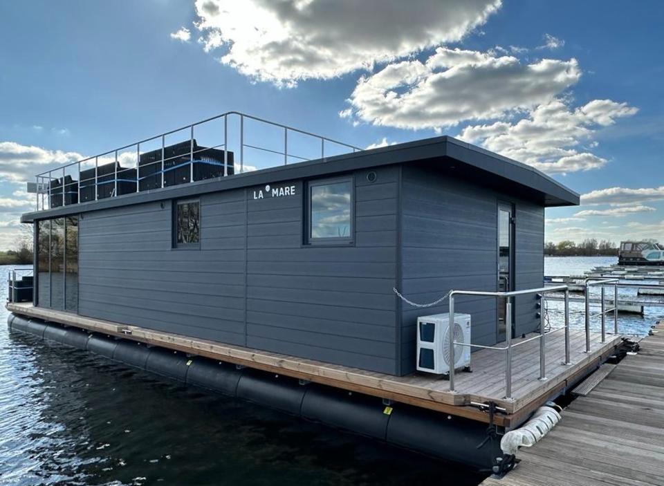 Thumbnail-Traumhaftes Hausboot zu vermieten in der Marina Wieltsee (Weser)