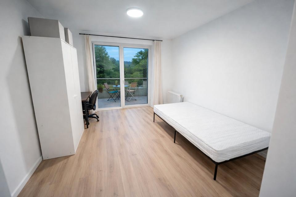 Thumbnail-Renoviertes möbliertes Zimmer in 3er WG mit Südbalkon