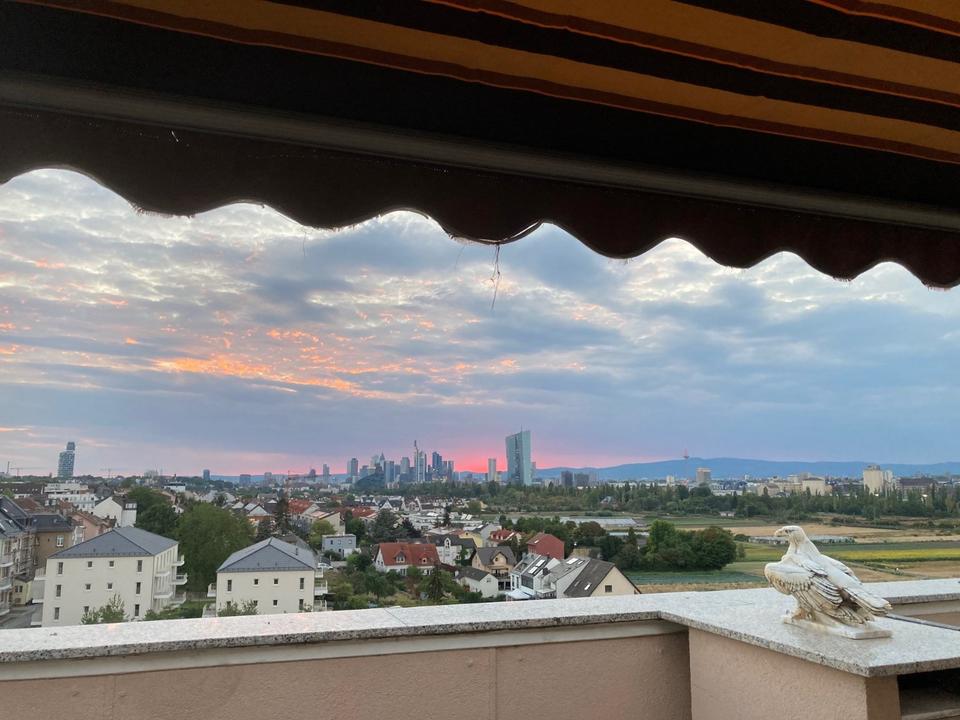 Thumbnail-Penthouse mit atemberaubenden Skyline-Blick und Dachterrasse