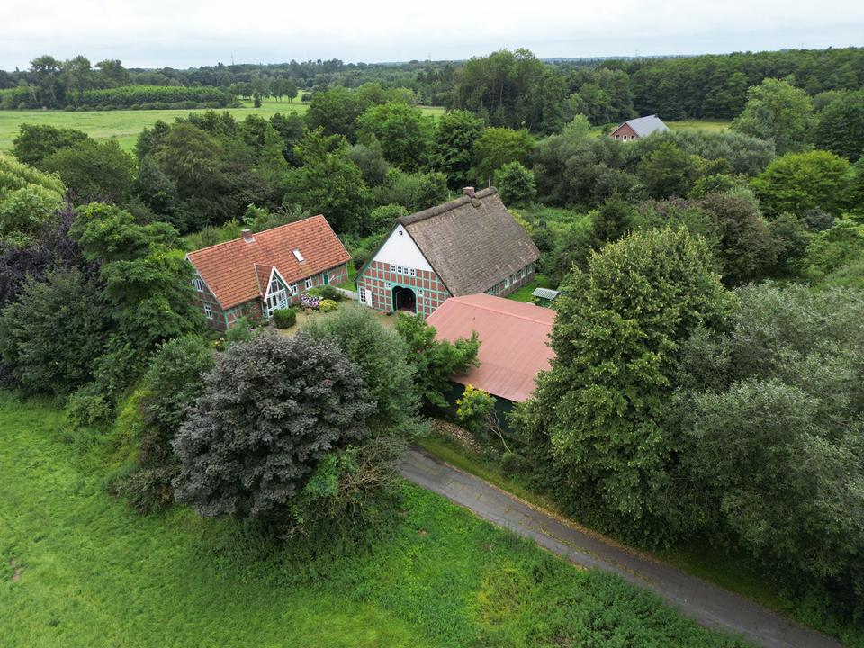 Thumbnail-Resthof mit Fachwerkhaus, Reetdachhaus, Scheune. Idyllisch gelege