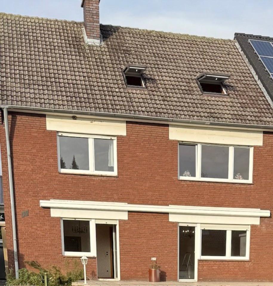 Thumbnail-großzügige 4 Zimmer Wohnung mit Balkon in Lechenich *BITTE den gesamten Text lesen*