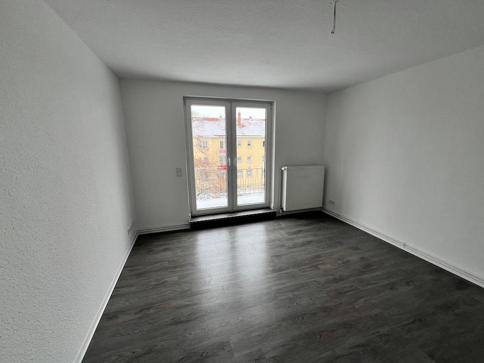 Thumbnail-Zweiraumwohnung im ersten Obergschoß mit Südostbalkon im Erstbezug nach der Sanierung