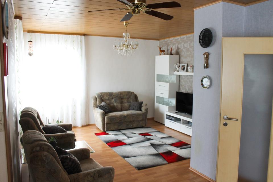 Thumbnail-Einfamilienhaus mit großem Anwesen und Scheune in Laubach