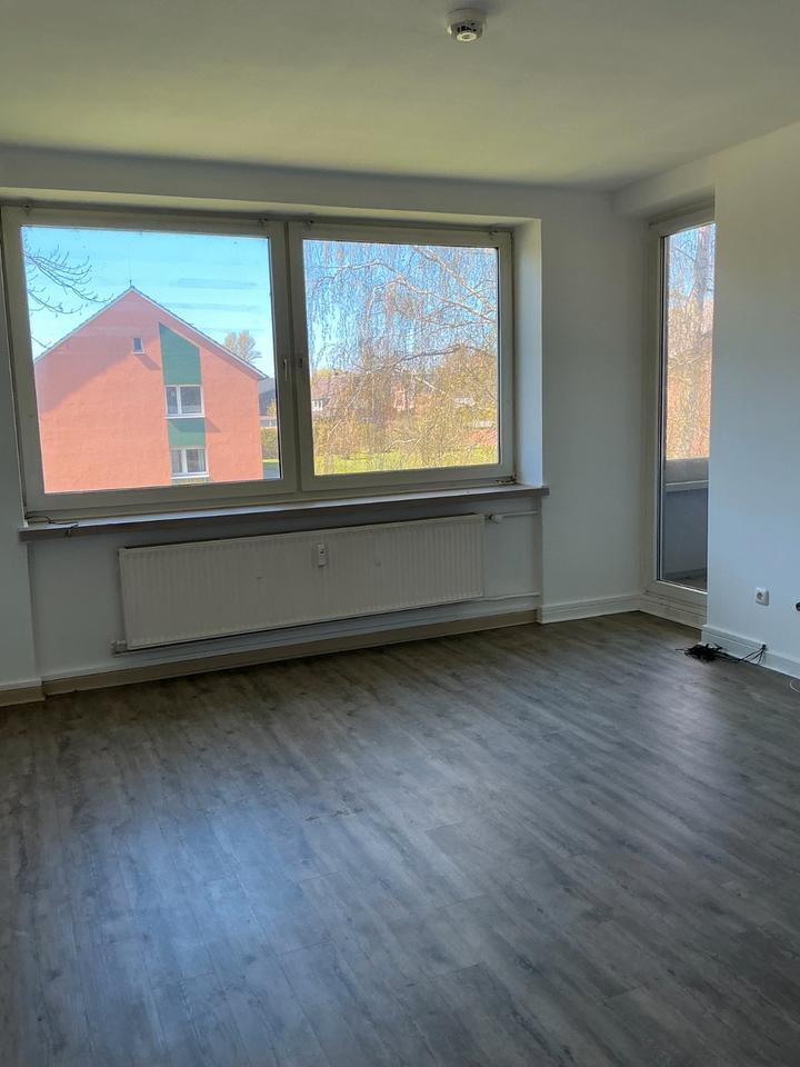 Thumbnail-Renovierte 3 Zimmer Wohnung im Mehrfamilienhaus zu vermieten