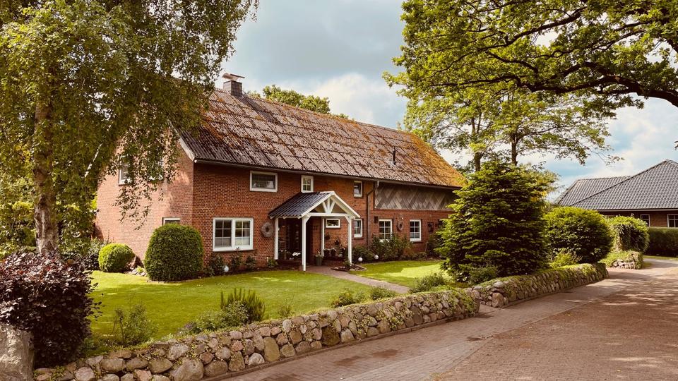 Thumbnail-Einfamilienhaus mit großem Grundstück