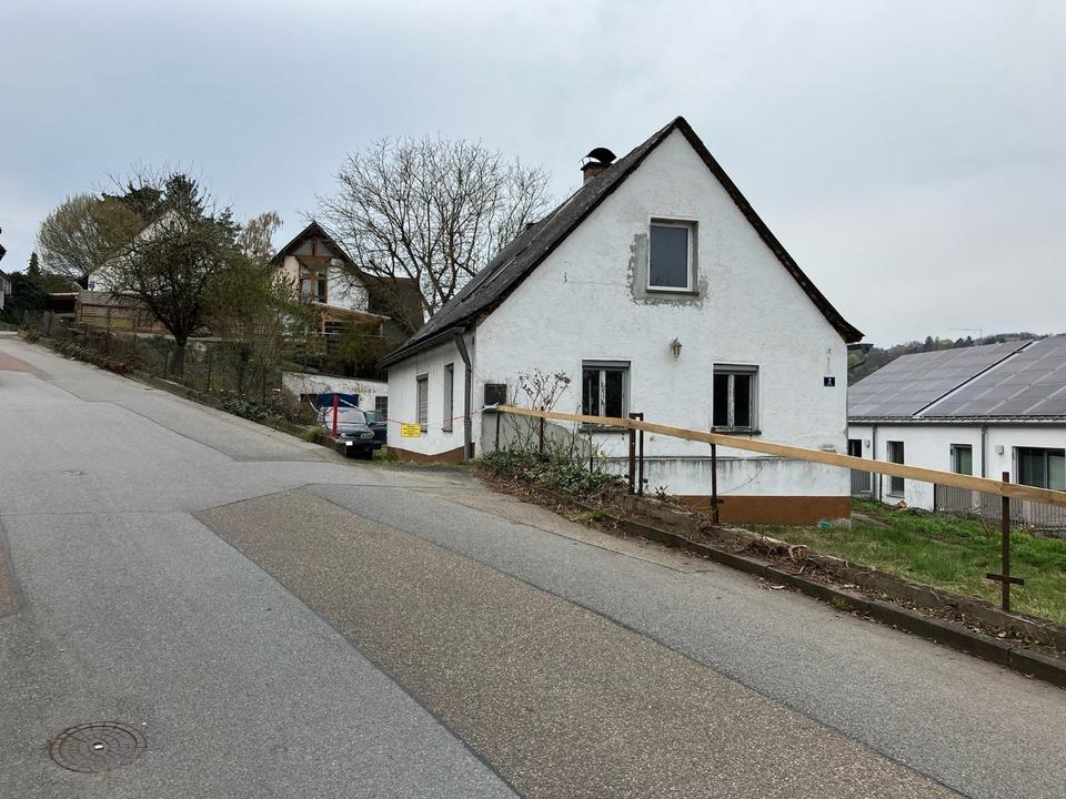 Thumbnail-(Bau)Grundstück mit Einfamilienhaus und Garage