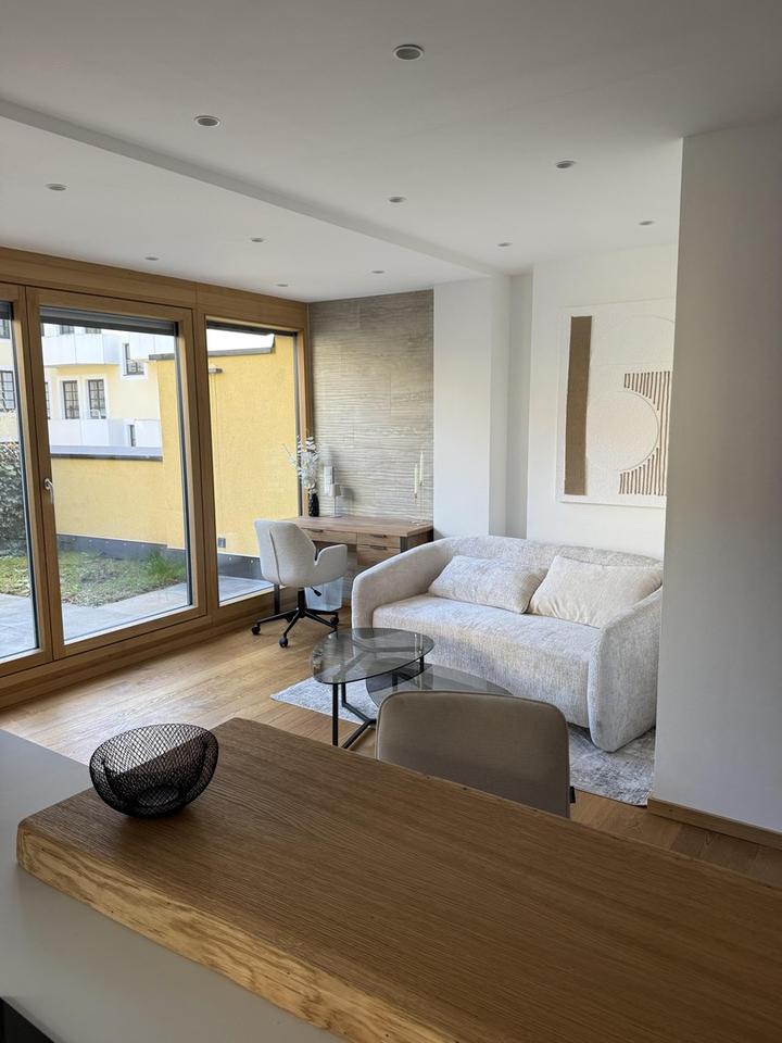 Thumbnail-Erstklassig wohnen im Lehel: Möblierte, moderne Wohnung mit Balkon & Dachgarten