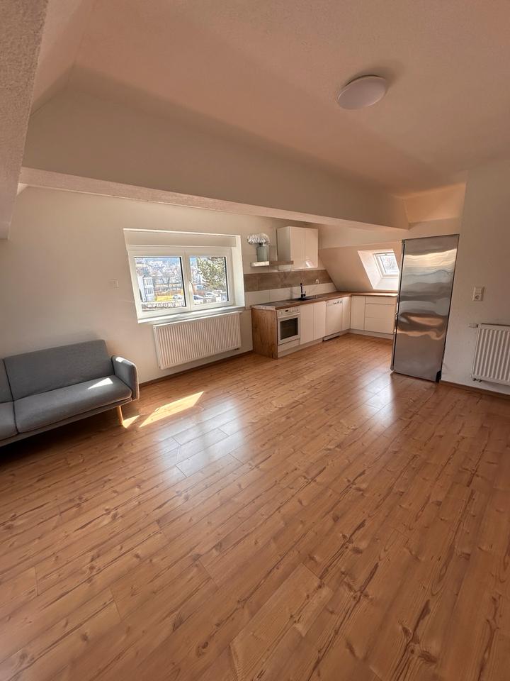 Thumbnail-Erstbezug! Kernsanierte 3er-WG im DG mit Schlossblick in SIG