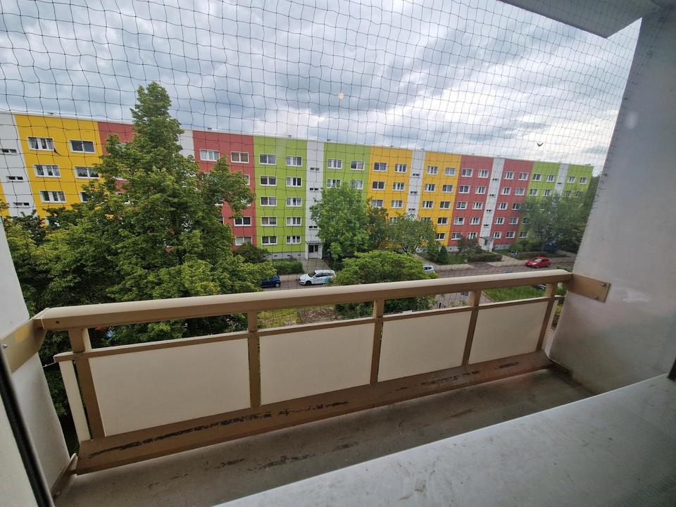 Thumbnail-**JETZT EINZIEHEN** 4-Zimmer-Wohnung Balkon 3.Etage Tageslichtbad mit Wanne ab sofort