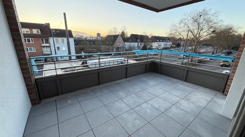 Thumbnail-ERSTBEZUG: Helle 3-Zimmer mit Einbauküche, Loggia, Eichendielen Designbelag, barrierefrei