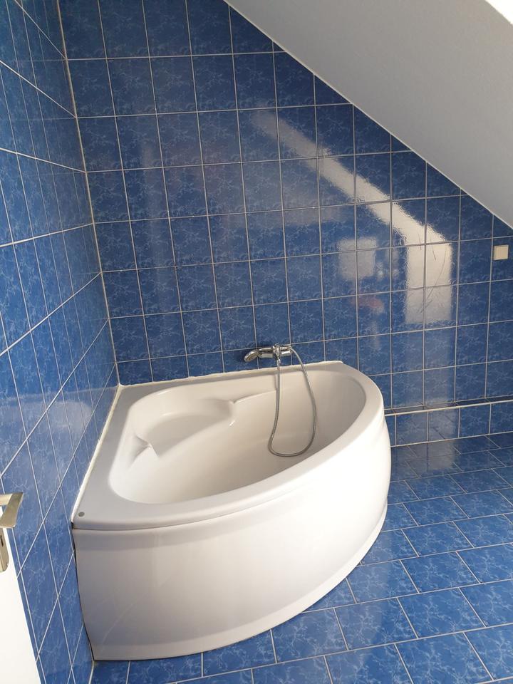 Thumbnail-2 Zimmer - Dachgeschoss - mit Wannenbad für die 