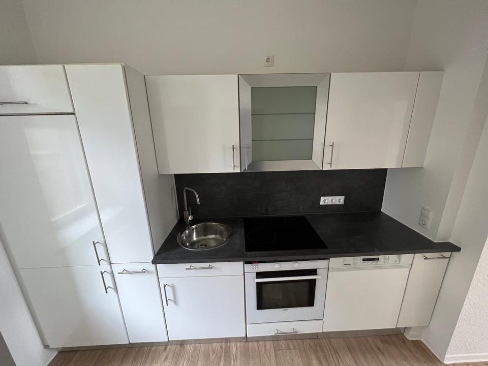 Thumbnail-Charmante 1-Zimmer-EGwohnung mit Einbauküche und Parkblick