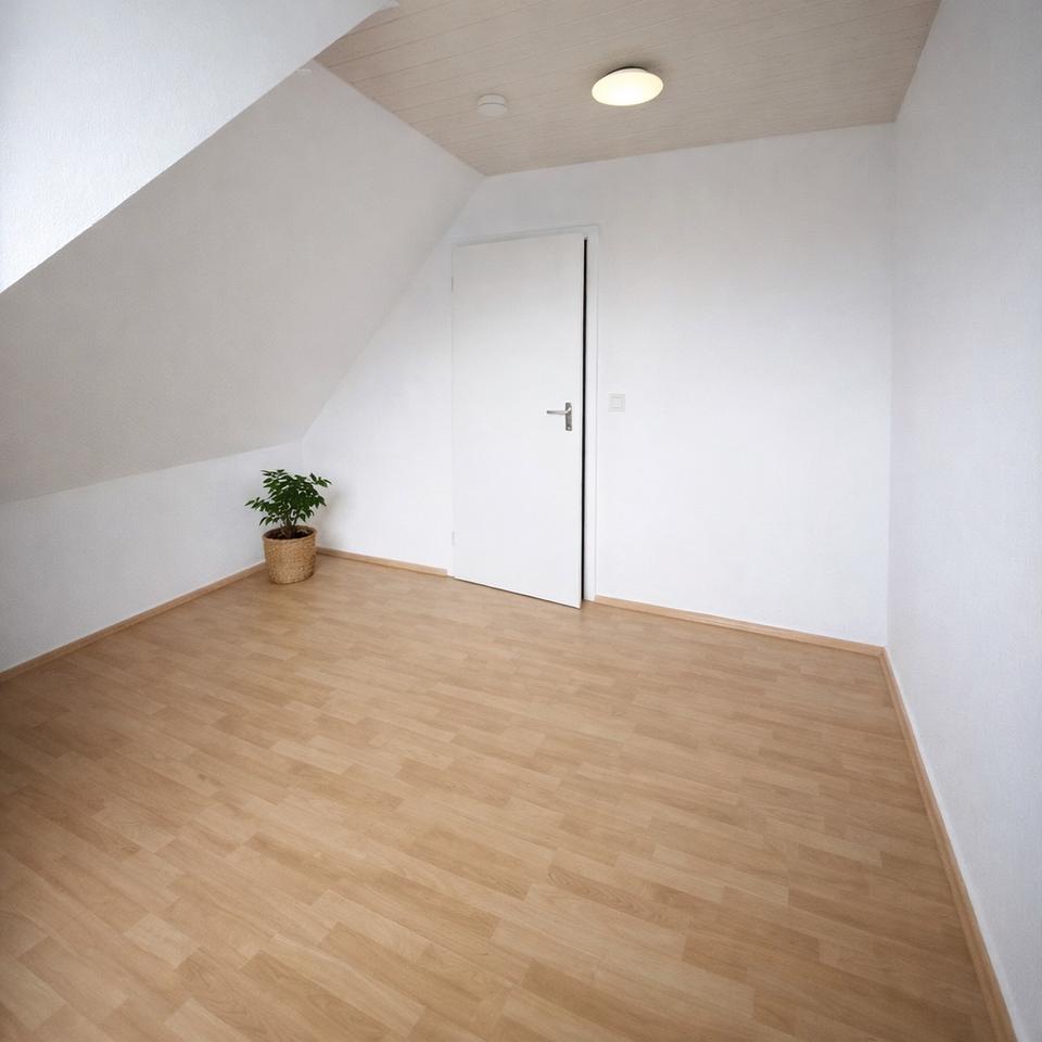 Thumbnail-Frisch renovierte 3-Zimmer Dachgeschosswohnung in Mülheim